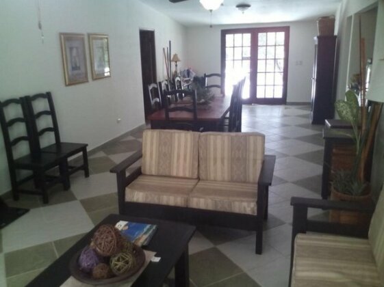 Hibiscus House Bed and Breakfast - Photo2