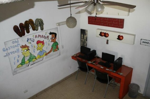 Los Mostros Hostel - Photo2