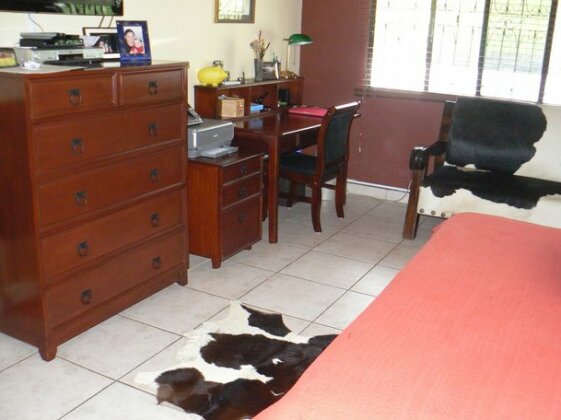 Homestay - Queen Size Bedroom Suite in Panama