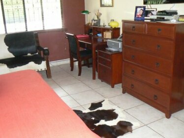 Homestay - Queen Size Bedroom Suite in Panama