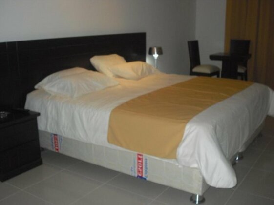  Photo 1