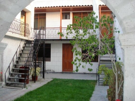 Mini Apartment with Balcony - Photo2