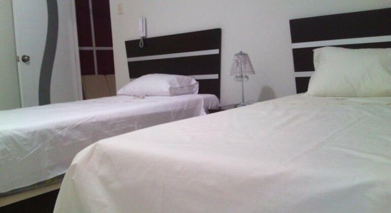 Karen Hostal - Photo2