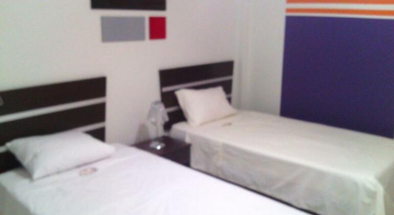 Karen Hostal - Photo3