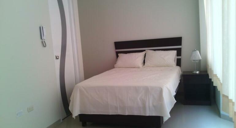 Karen Hostal - Photo4