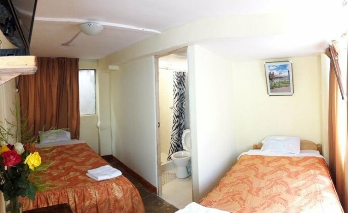 Yuris House Hotel II - Photo2