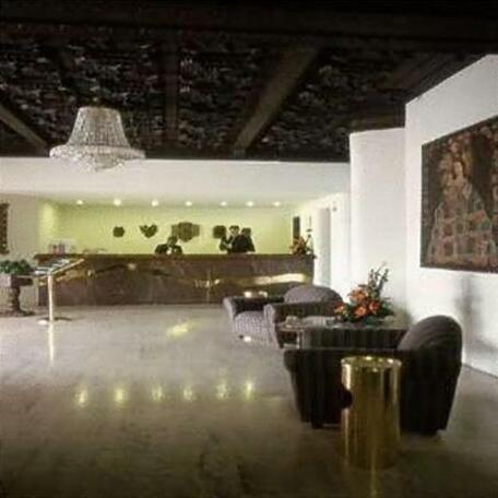 Hotel Carrera Lima - Photo2