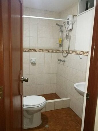 Large 2 Bedroom Apt in Surco 20 Minutes away from park Kennedy - Photo3