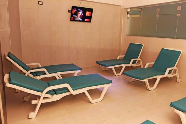 Laurent's Deluxe Hotel - Photo2