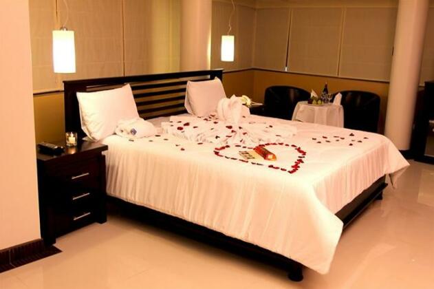 Laurent's Deluxe Hotel - Photo3