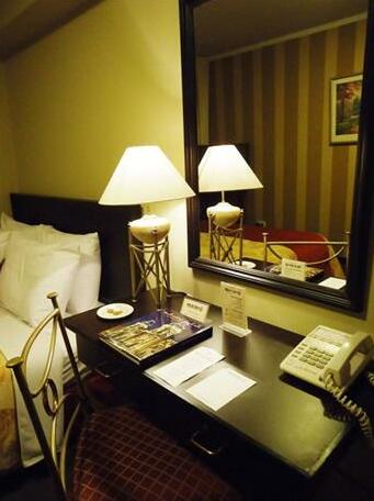 Leon De Oro Inn & Suites - Photo3