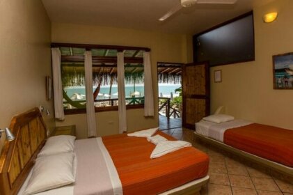 Casa de Playa Bungalows & Restaurant