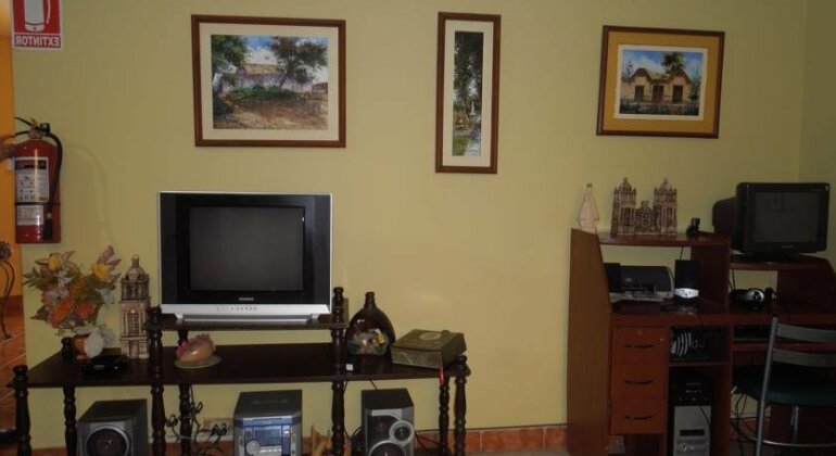 Hostal Family House - Photo3