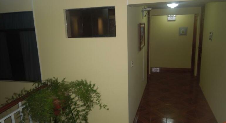 Hostal Family House - Photo4