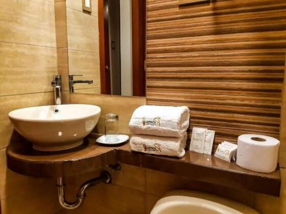 Retama Hotel - Photo2