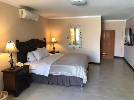 Maliah Beach Club - Photo5