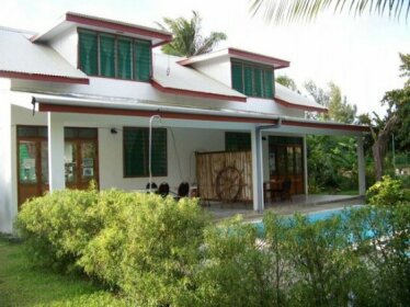 HUAHINE - Fare Tiarenui