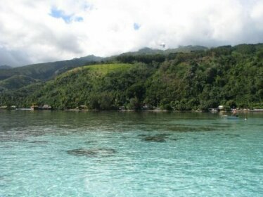 Te Anahau Fare traditionnel bord de lagon