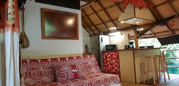 La Pirogue chez l'Happy qui chante