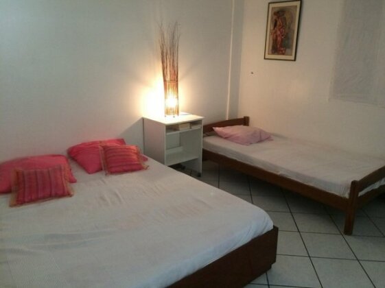  Photo 1