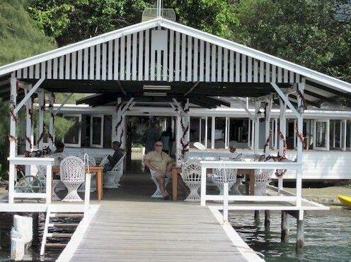 Driftwood Resort - Photo2