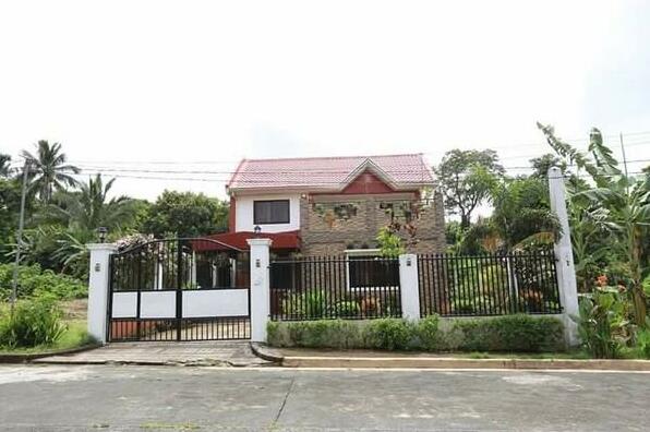 4-Bedroom House Near Twin Lakes Tagaytay