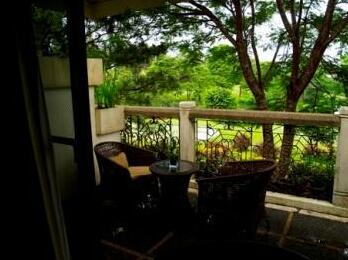 Bed & Breakfast at Royale Tagaytay Country Club - Photo2