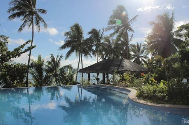Island View Beachfront Resort - Photo2