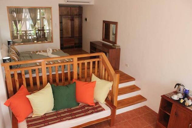 Island View Beachfront Resort - Photo4