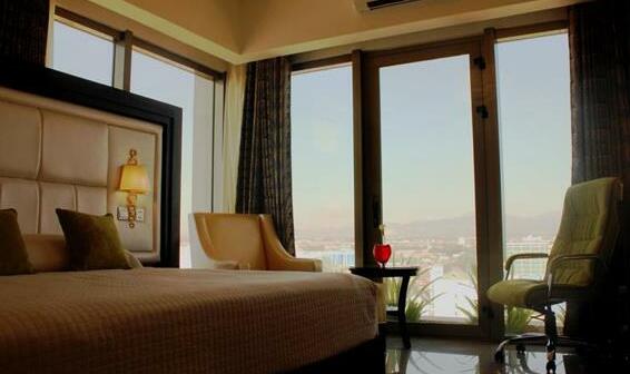 Central Park Tower Resort - Photo2