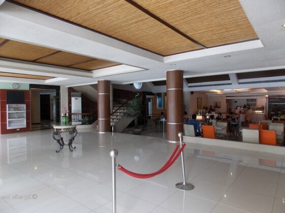 Circle Inn Hotel and Suites Bacolod - Photo4