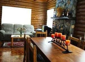 Luxurious Baguio Log Cabin - Photo3
