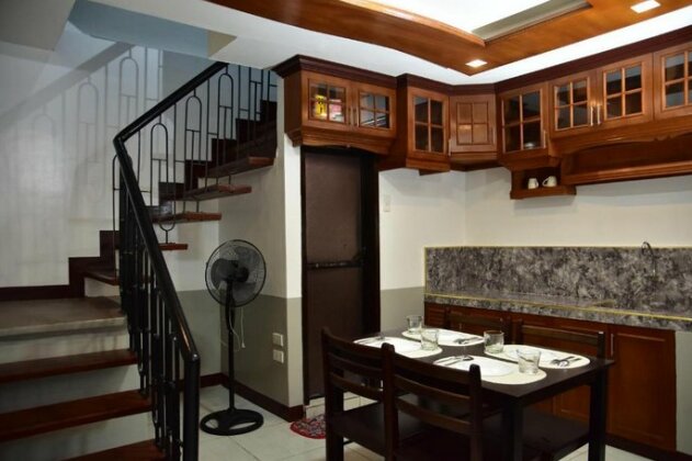 Savina's Fully Furnished Apartment in the Middle of Calapan - Photo2