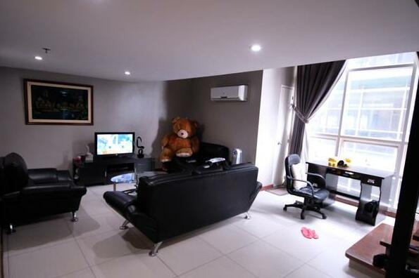 A Classy Loft In Cebu City with Karaoke - Photo2