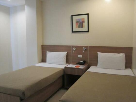 Adelfa Hotel - Photo4
