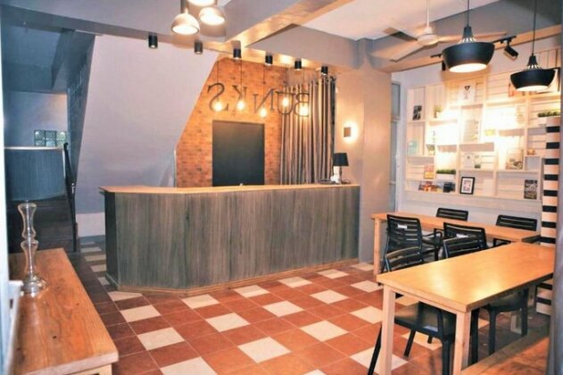 Bunks Hostel - Photo2