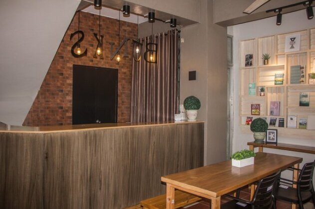 Bunks Hostel - Photo3