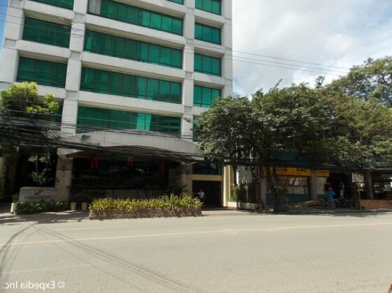 Holiday Plaza Hotel