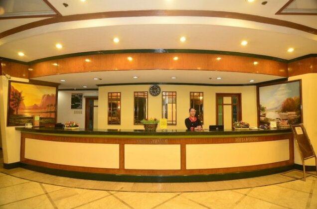 Holiday Plaza Hotel - Photo3