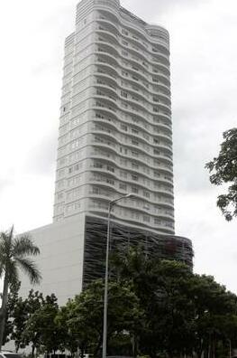  Photo 1