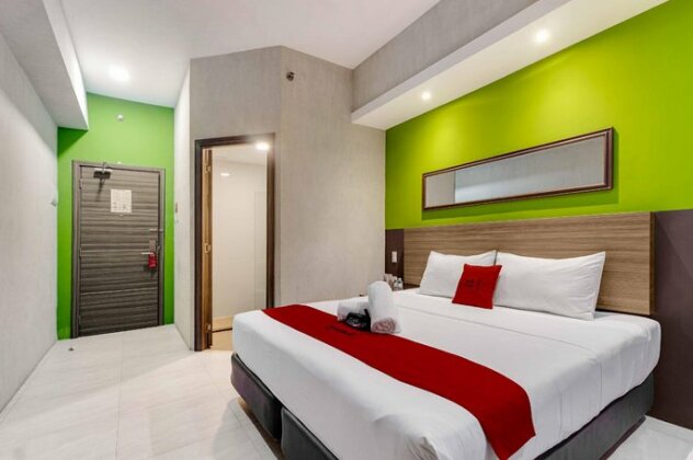 RedDoorz Plus @ Jones Avenue Cebu - Photo5