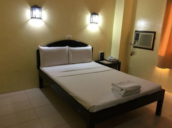 Sampaguita Suites Plaza Garcia - Photo2