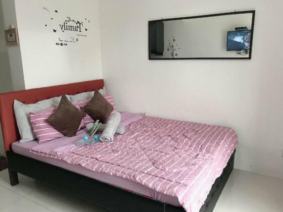 Simple abode in the City - Photo3