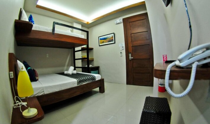 4 13 Suites Hotel - Photo4