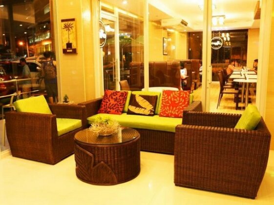 Green Banana Business Hotel - Photo2