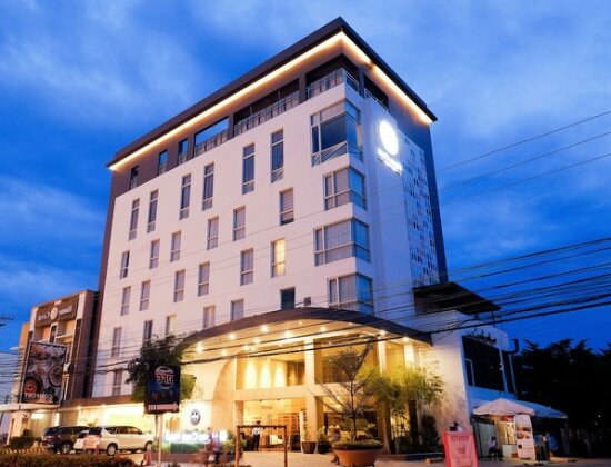 Home Crest Hotel