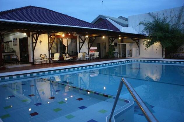 La Piscine Bed and Breakfast