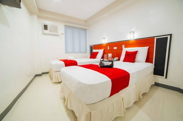 RedDoorz Plus near San Pedro Cathedral - Photo3