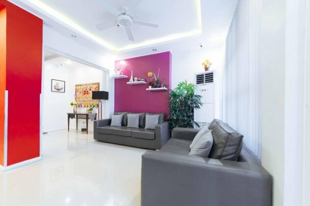 RedDoorz Plus near SM Lanang Davao - Photo3