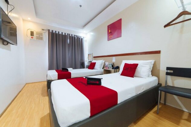 RedDoorz Plus near SM Lanang Davao - Photo4